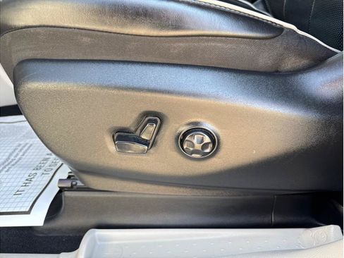 Used 2023 Chrysler Pacifica Limited FWD image 36