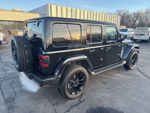 Used 2023 Jeep Wrangler Unlimited Sahara w/ Cold Weather Group image 11