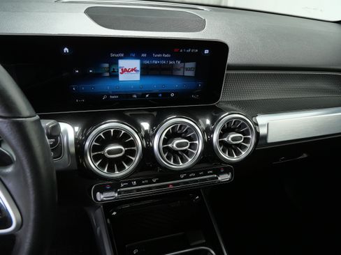 Certified 2021 Mercedes-Benz GLB 250 4MATIC image 19
