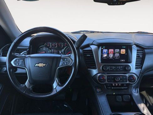 Used 2020 Chevrolet Suburban LT image 2