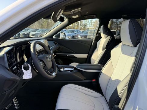 Used 2026 Lexus TX 500h AWD image 13