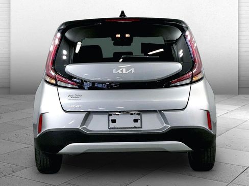 Certified 2025 Kia Soul LX w/ LX Technology Package FWD image 3