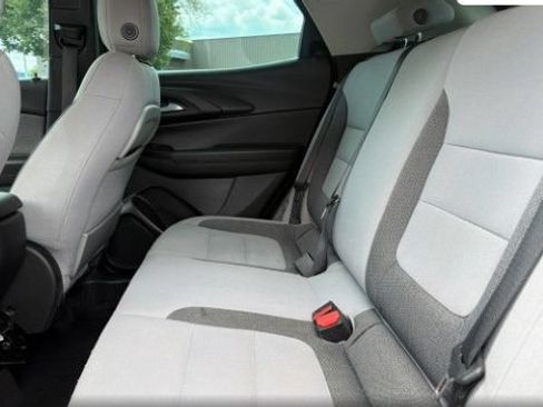 Used 2021 Chevrolet TrailBlazer LS FWD image 4