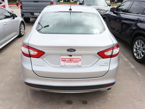 Used 2016 Ford Fusion SE w/ Equipment Group 502A image 10