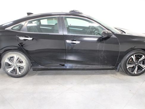 Used 2016 Honda Civic Touring image 11