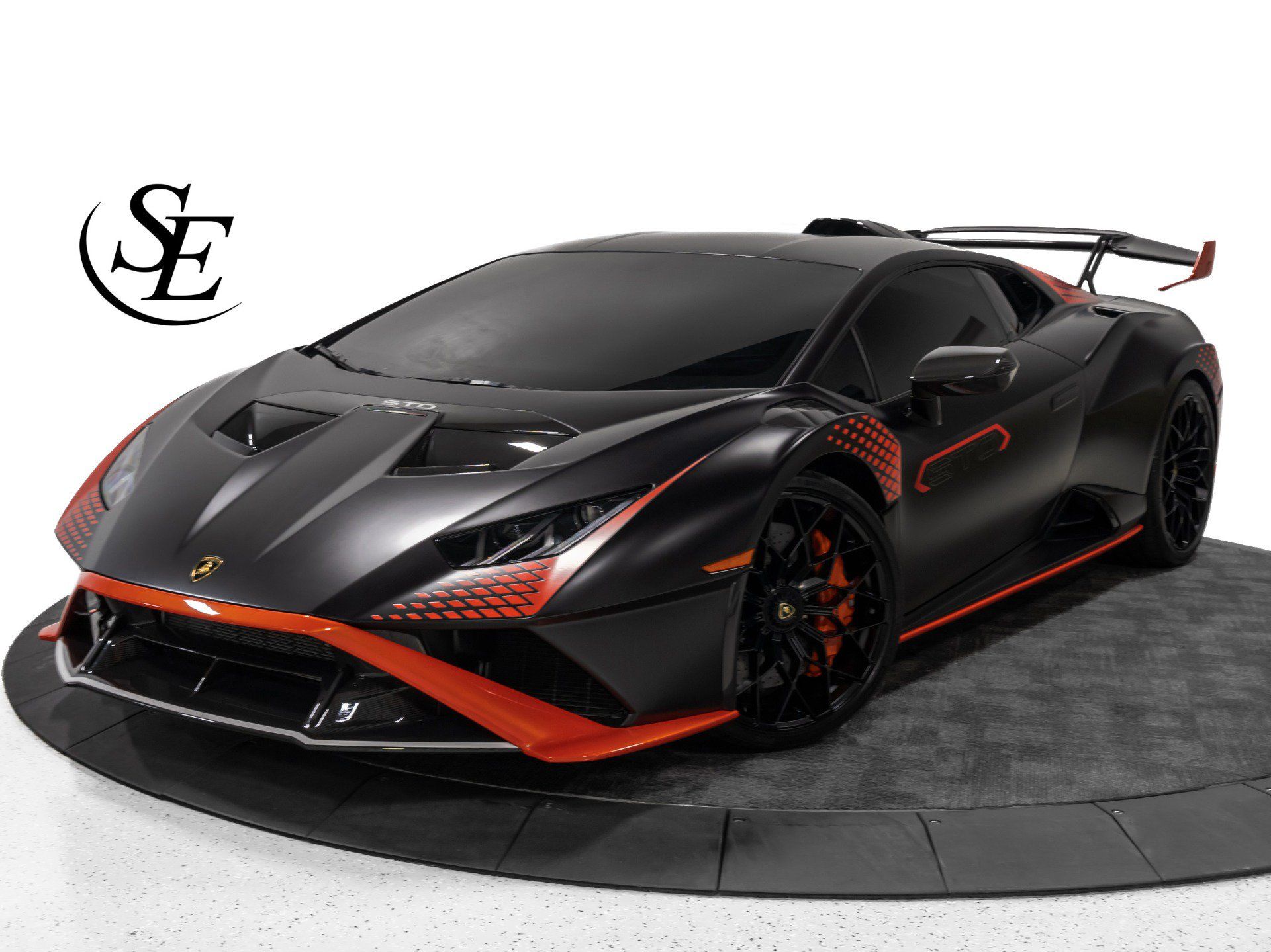 Used 2024 Lamborghini Huracan STO RWD image 1