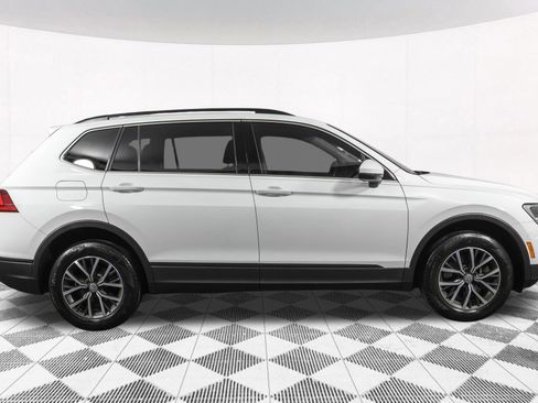 Used 2019 Volkswagen Tiguan SE w/ Panoramic Sunroof Package image 16