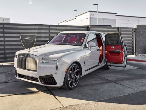 Used 2025 Rolls-Royce Cullinan Black Badge AWD/4WD image 5
