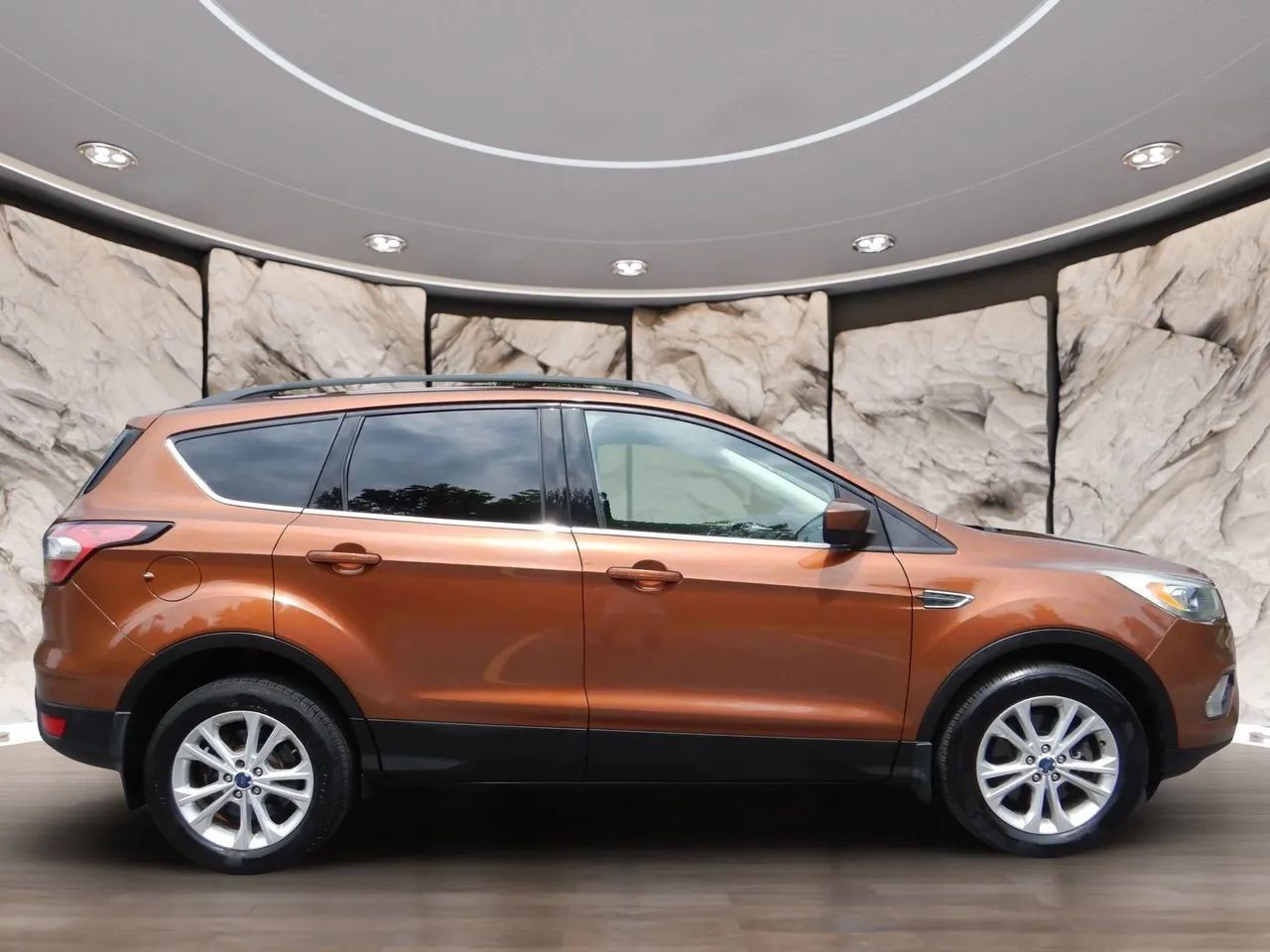 Used 2017 Ford Escape SE w/ Equipment Group 201A AWD/4WD image 5