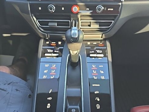 Used 2023 Porsche Macan Turbo image 16