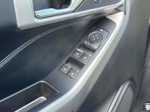 Used 2022 Ford Explorer XLT w/ Equipment Group 202A image 30