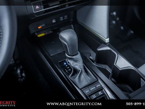 Used 2025 Toyota Camry SE image 24