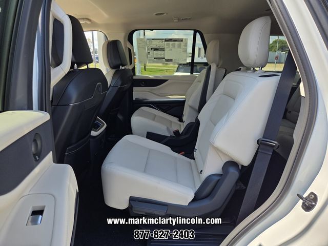 New 2027 Lincoln Navigator Premiere AWD/4WD image 9