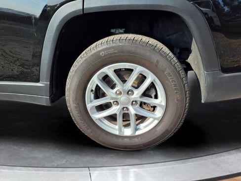 Used 2025 Jeep Grand Cherokee L Laredo w/ Luxury Tech Group I AWD/4WD image 17
