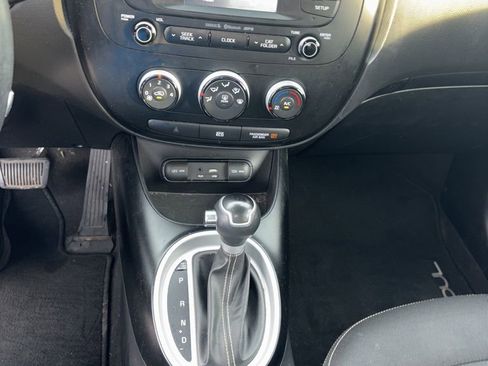 Used 2016 Kia Soul + image 19