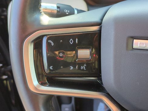 Used 2022 Land Rover Discovery Sport SE image 11