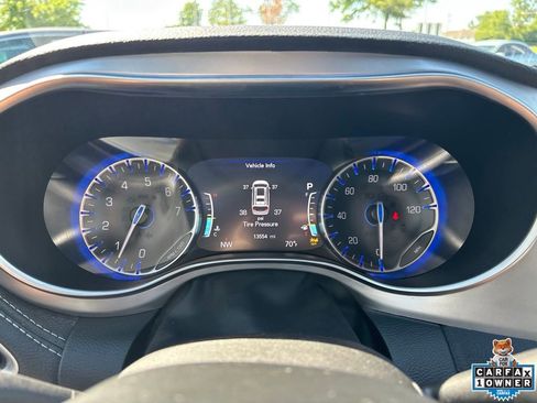 Used 2025 Chrysler Pacifica Limited AWD/4WD image 55