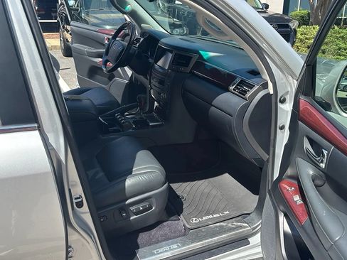 Used 2014 Lexus LX 570 4WD image 23