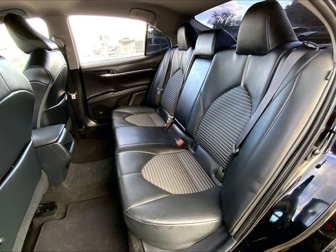Used 2022 Toyota Camry SE image 19