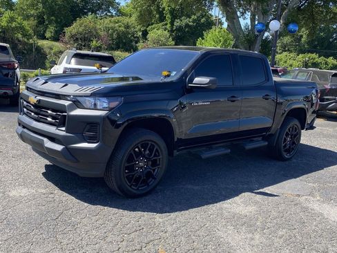 Used 2025 Chevrolet Colorado W/T w/ Advanced Trailering Package RWD image 3