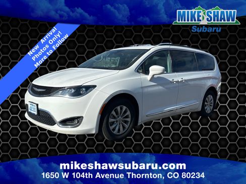 Used 2017 Chrysler Pacifica Touring-L image 1
