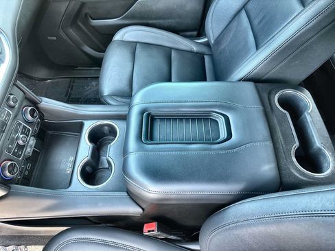 Used 2023 Chevrolet Suburban LT w/ Luxury Package RWD image 23