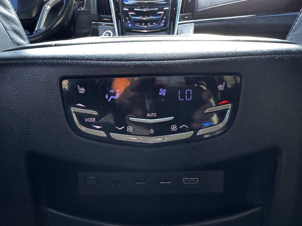 Used 2019 Cadillac Escalade Platinum RWD image 27