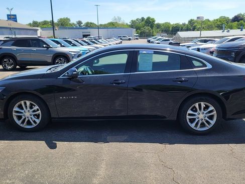 Used 2018 Chevrolet Malibu LT FWD image 3
