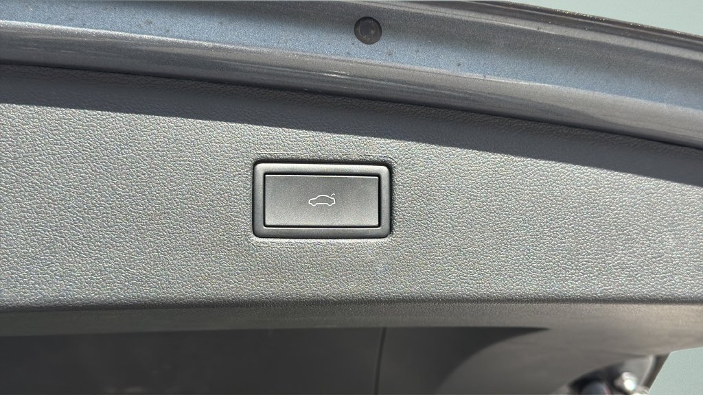 Used 2024 Volkswagen Tiguan SE R-Line FWD image 29
