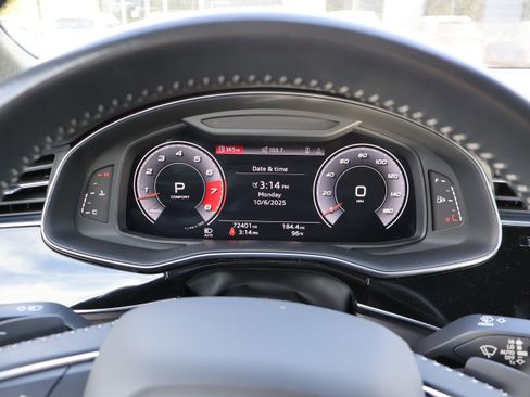 Used 2021 Audi Q8 Prestige w/ Prestige Package image 31