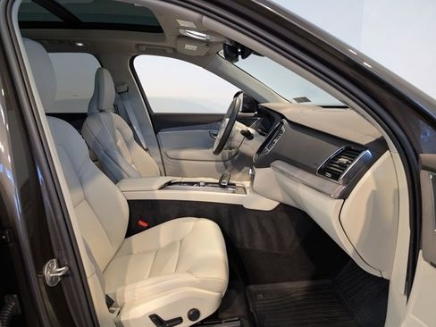 Used 2024 Volvo XC90 B6 Plus w/ Protection Package image 32