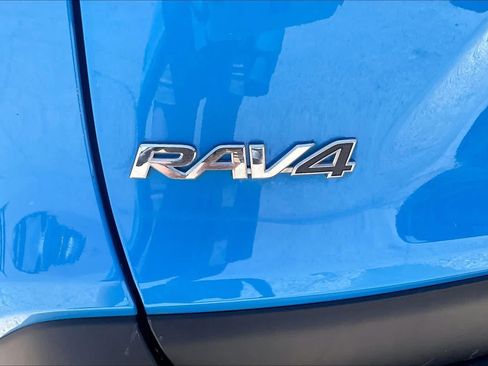 Used 2020 Toyota RAV4 XLE w/ Convenience Package FWD image 31