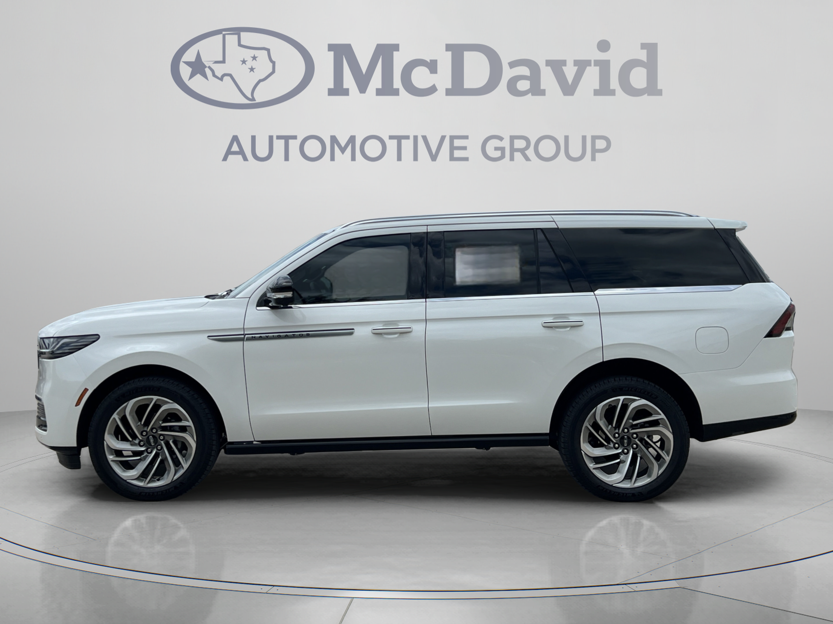 New 2026 Lincoln Navigator Reserve AWD/4WD image 2