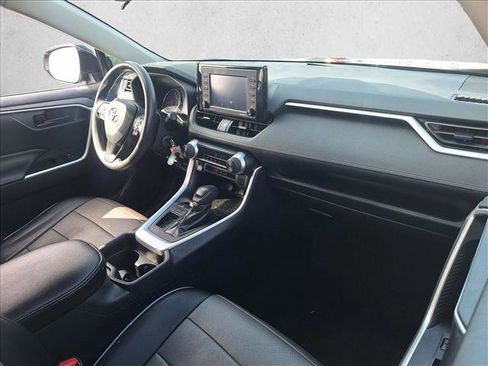 Used 2021 Toyota RAV4 LE w/ Carpet Mat Package (TMS) image 17