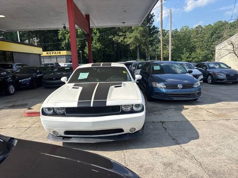 Used 2014 Dodge Challenger R/T RWD image 3