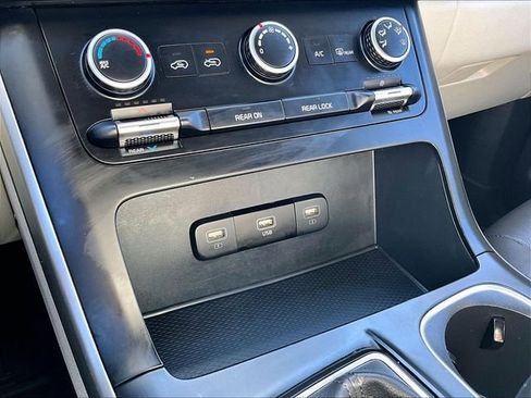 Used 2024 Kia Carnival LX FWD image 27