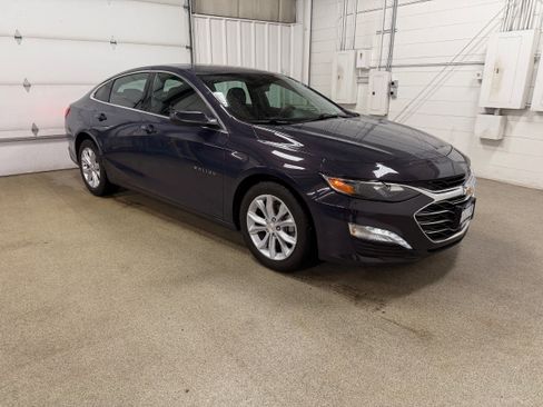 Used 2025 Chevrolet Malibu LT FWD image 3