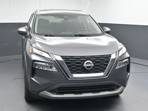 Used 2022 Nissan Rogue SV w/ SV Premium Package image 2