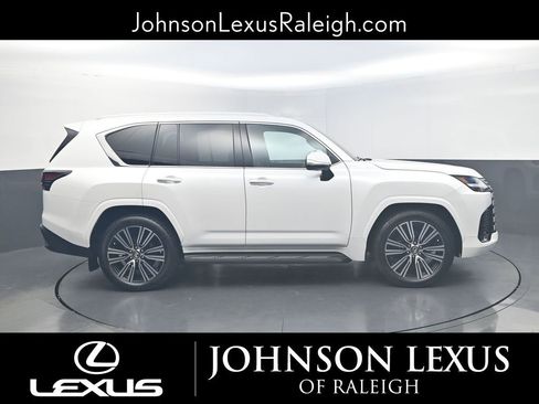 Used 2024 Lexus LX 600 4WD w/ Luxury Package image 6