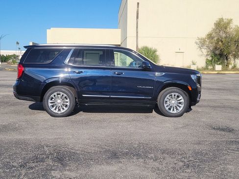 Used 2023 GMC Yukon SLT w/ SLT Luxury Package image 5