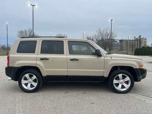 Used 2016 Jeep Patriot Sport image 6