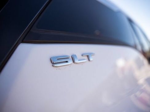Used 2024 GMC Terrain SLT AWD/4WD image 11