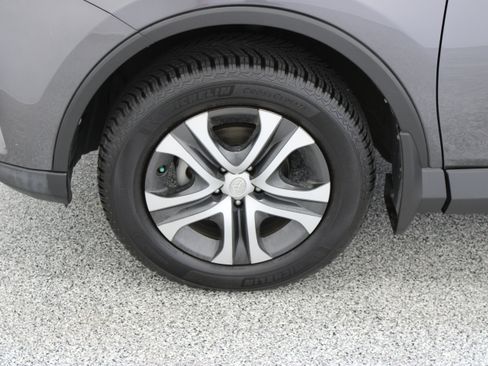 Used 2016 Toyota RAV4 LE AWD/4WD image 11