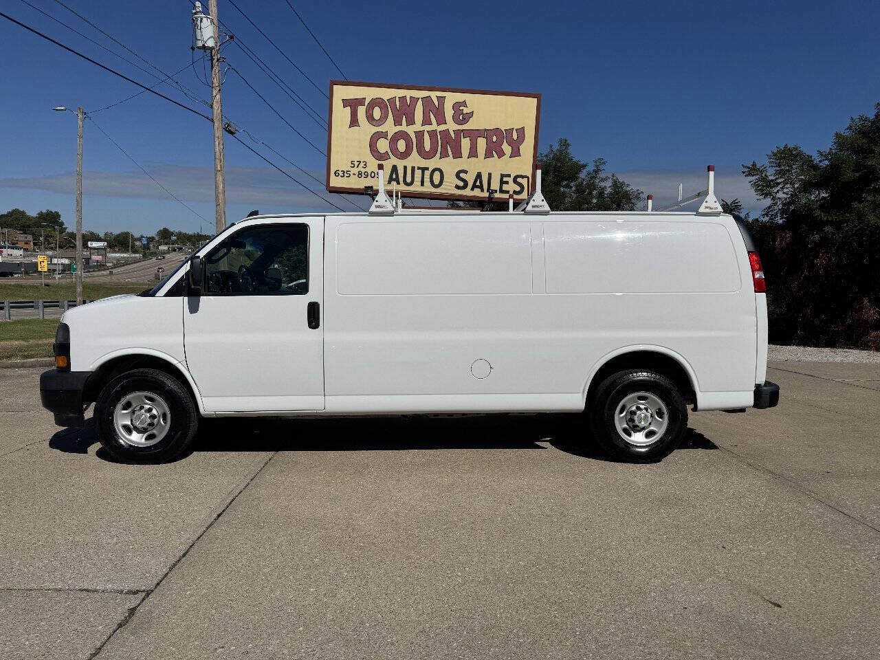 Used 2021 Chevrolet Express 2500 Extended w/ Driver Convenience Package RWD image 4