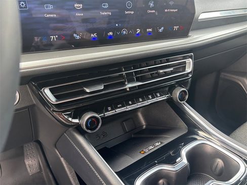 Certified 2025 Chevrolet Traverse LT image 17