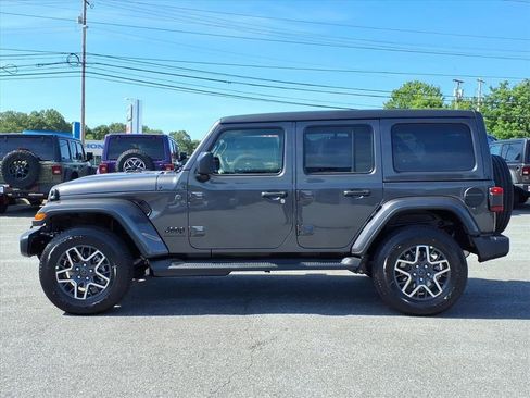 New 2026 Jeep Wrangler Unlimited Sahara AWD/4WD image 3