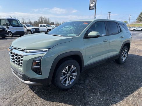 New 2026 Chevrolet Equinox LT w/ Convenience Package II AWD/4WD image 3