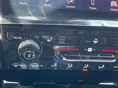 New 2025 Jeep Grand Cherokee Limited w/ Black Appearance Package image 54