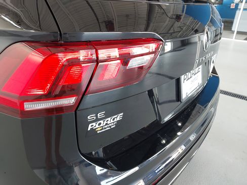 Used 2022 Volkswagen Tiguan SE R-Line AWD/4WD image 32