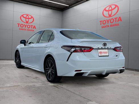Used 2024 Toyota Camry SE image 2